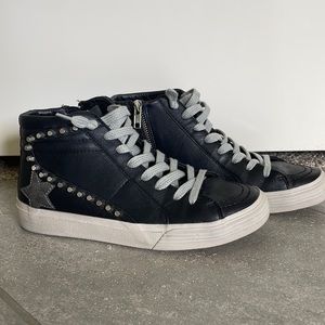 Golden Goose Alternatives Black and Silver Star Studs